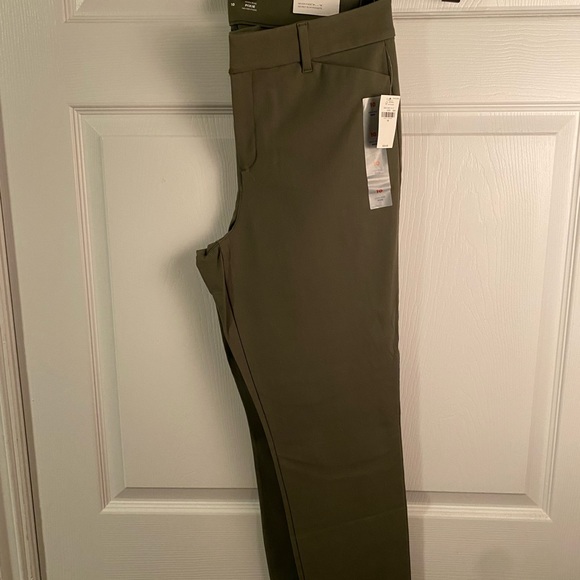 NWT Old Navy Pixie High Rise Pant - Picture 2 of 8